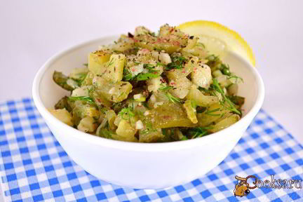 Салат с картофелем и маринованными огурцами