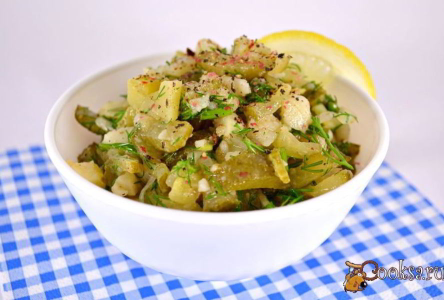 Салат с картофелем и маринованными огурцами