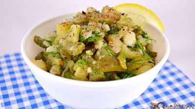 салат с картофелем и маринованными огурцами