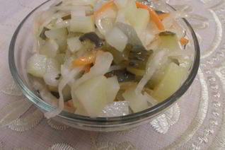 Салат с картофелем и соленьями