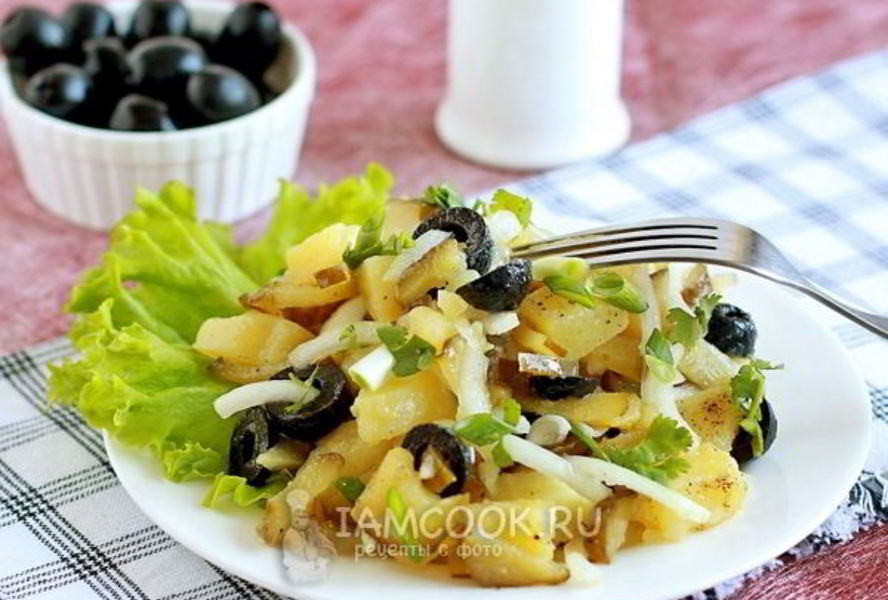 Салат с картофелем и солеными огурцами