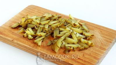 салат с картофелем и солеными огурцами