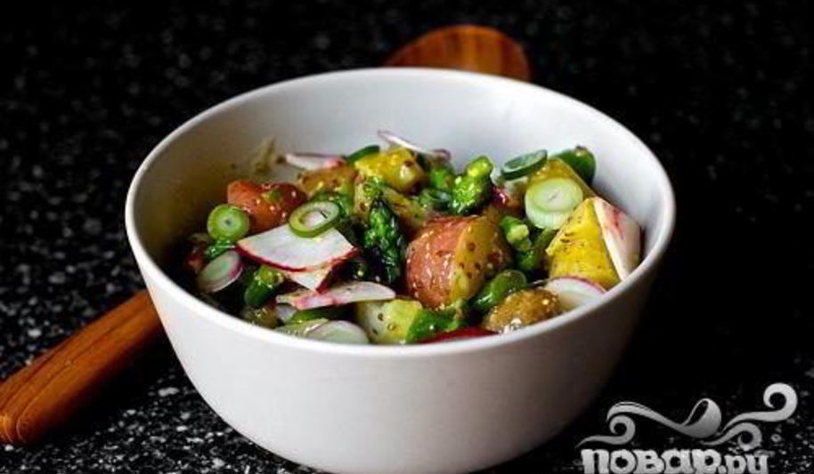 Рецепт салата с картофелем, маринованным луком и спаржей