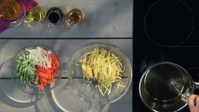 салат с картофельной соломкой