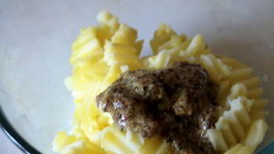 салат с молодым картофелем и щавелем