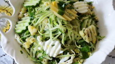 салат с молодым картофелем и щавелем