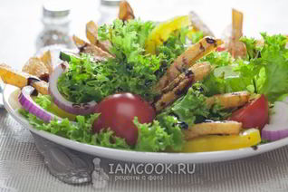 Салат с жареной картошкой соломкой