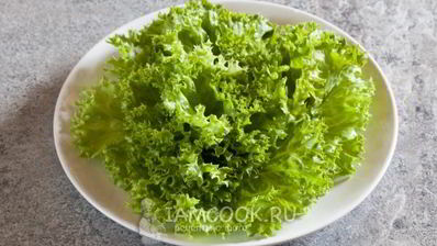 салат с жареной картошкой соломкой