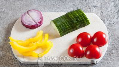 салат с жареной картошкой соломкой