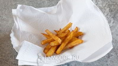 салат с жареной картошкой соломкой