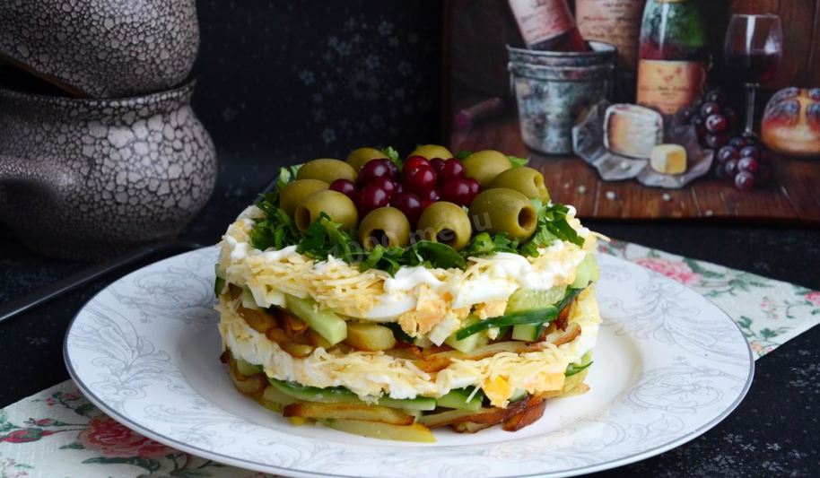 Рецепт салата с жареной картошкой