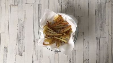 салат с жареной картошкой