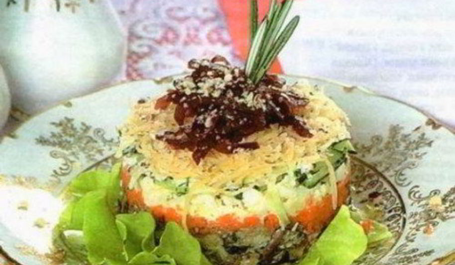 Рецепт слоеного картофельного салата со шпротами и маслинами