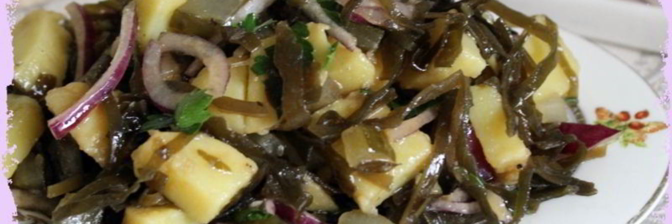 Теплый картофельный салат с морской капустой