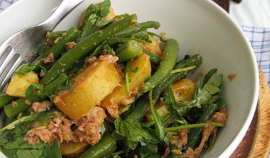 Рецепт теплого картофельного салата с тунцом