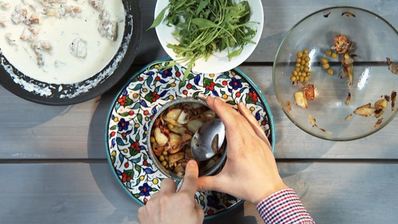 теплый картофельный салат со сливочной курицей