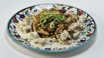 теплый картофельный салат со сливочной курицей