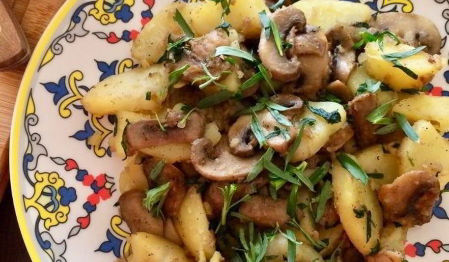 Рецепт теплого салата с картофелем и шампиньонами