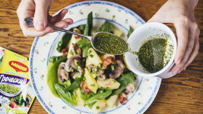 теплый салат с молодым картофелем и хрустящим беконом