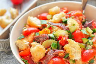 Хлебный салат с помидорами Панцанелла