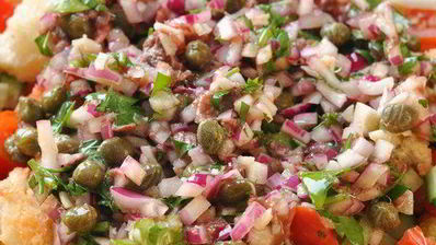 хлебный салат с помидорами панцанелла