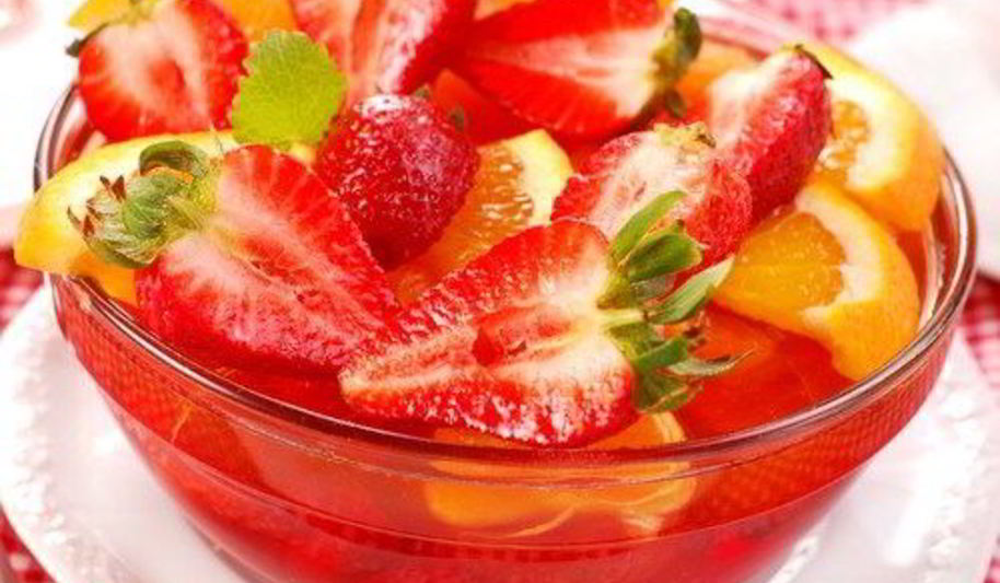 Рецепт клубнично-апельсинового салат с базиликом