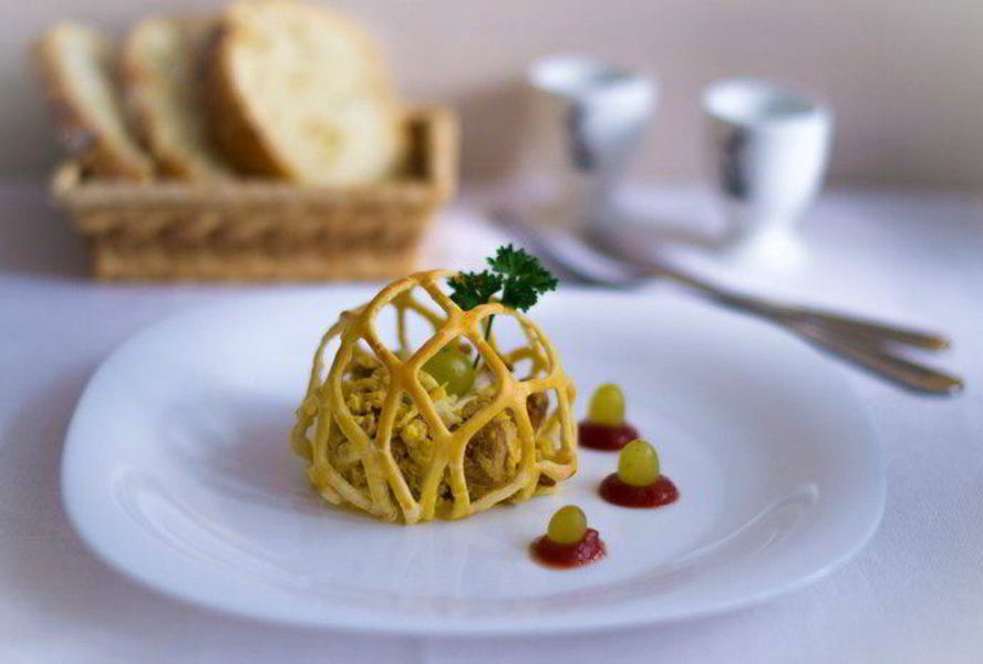 Любимый салат в хрустящей паутинке