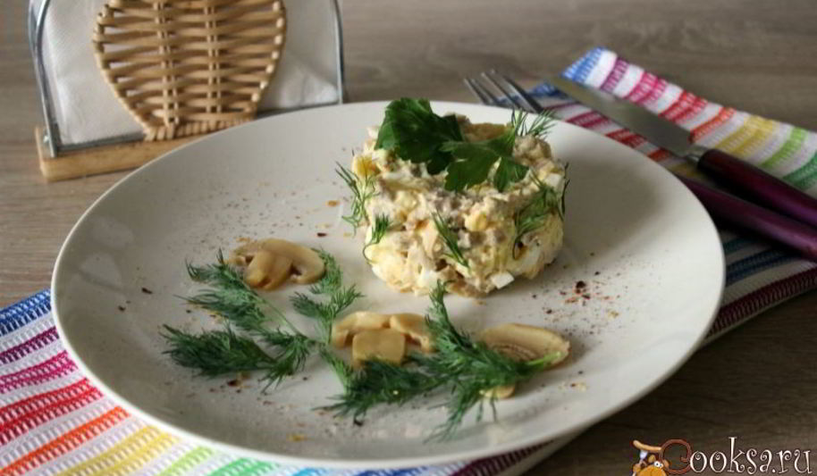 Рецепт мясного салата с сыром и грибами