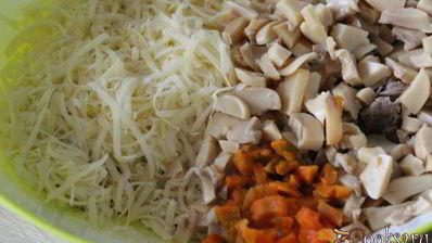 мясной салат с сыром и грибами