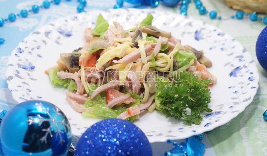 Рецепт новогоднего салата с ветчиной и сыром