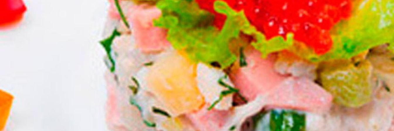 Хитрый оливье с раковыми шейками и красной икрой