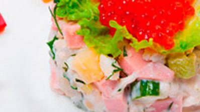 хитрый оливье с раковыми шейками и красной икрой