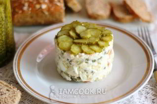 Классический салат Оливье с курицей