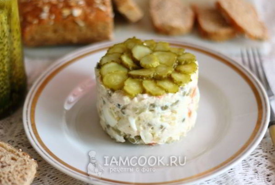 Классический салат Оливье с курицей