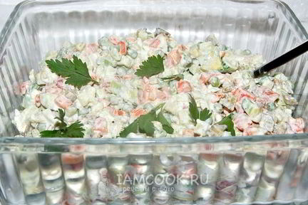 Оливье с авокадо и семгой