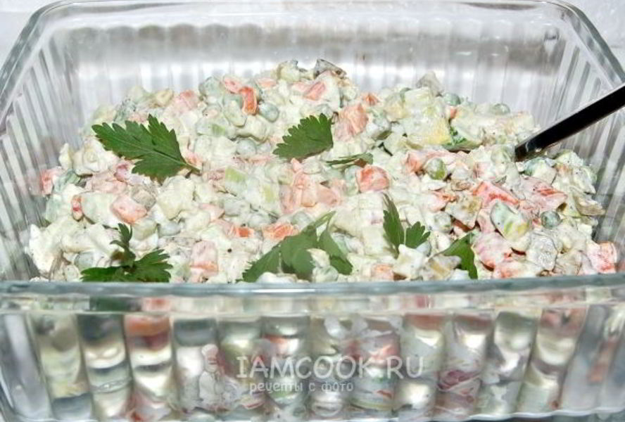 Оливье с авокадо и семгой