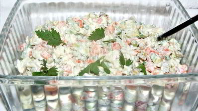 оливье с авокадо и семгой