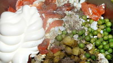 оливье с авокадо и семгой