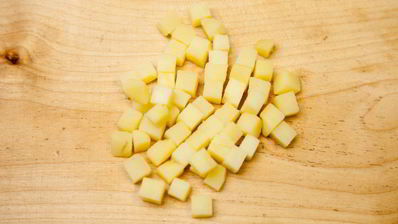 оливье с куриной грудкой и яйцом-пашот