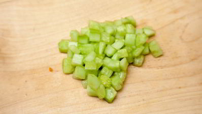 оливье с куриной грудкой и яйцом-пашот