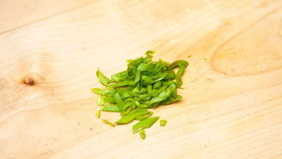 оливье с куриной грудкой и яйцом-пашот