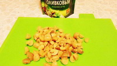 оливье с маринованными грибами