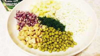 оливье с маринованными грибами