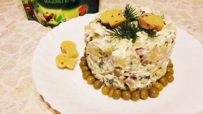 оливье с маринованными грибами