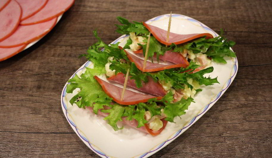 Рецепт оливье в ветчине