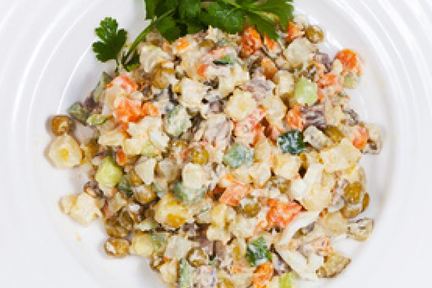 Салат Оливье с бужениной