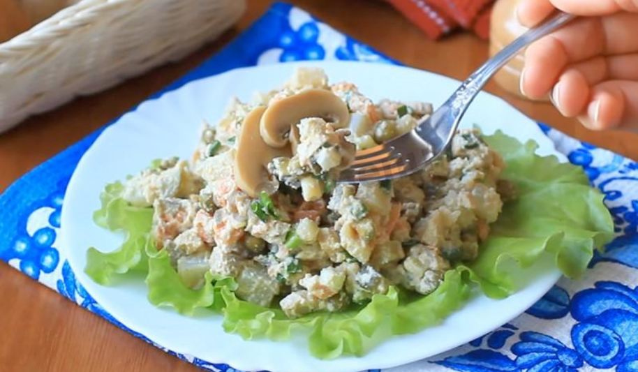 Рецепт салата оливье с грибами постный