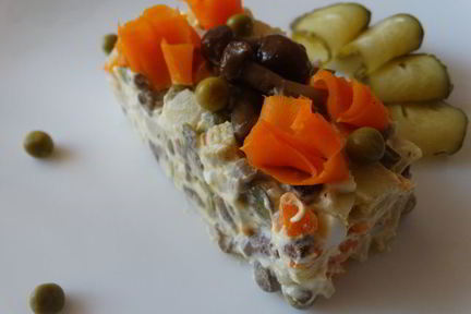 Салат оливье с грибами