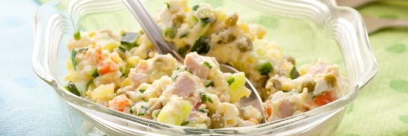 Салат Оливье с колбасой и свежим огурцом