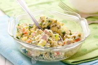 Салат Оливье с колбасой и свежим огурцом